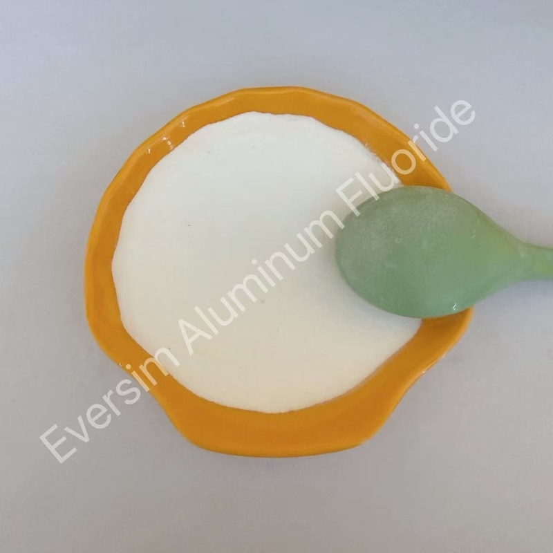 نظافة عالية CAS رقم 7784-18-1 فلوريد الألومنيوم الرملي الأبيض AlF3 يستخدم كدفق للزجاج الزجاجي