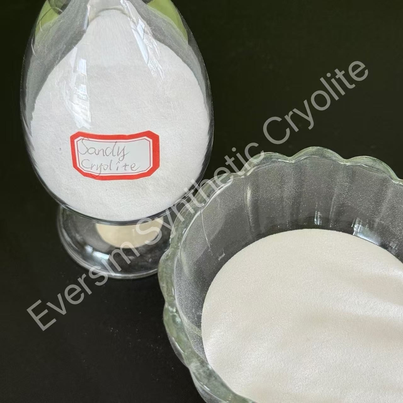 منتجات كيميائية CH-1/CM-1 كثافة 2.9 جم/سم3 كرايوليت صناعي Na3AlF6 لمصنع البناء