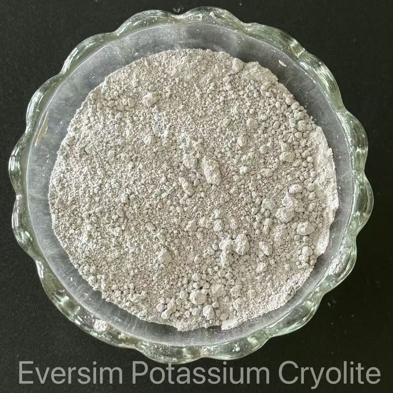 منتج كيميائي عالي النقاء مسحوق أبيض غير أبيض Na3AlF6 Cryolite الاصطناعي 99.9٪ لعناصر ضرب الخث