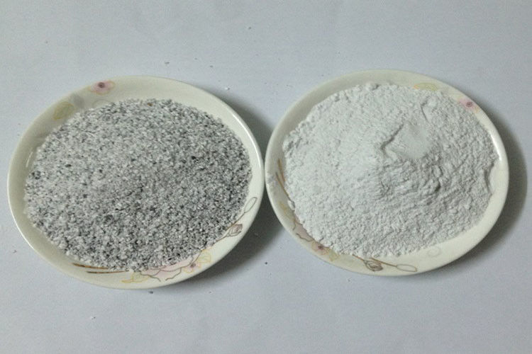 مسحوق 98 ٪ الاصطناعية الكريوليت 1025 ℃ نقطة انصهار 20 - 325 شبكة أبيض / رمادي اللون