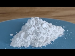 فلوريد الألومنيوم في مسحوق أبيض